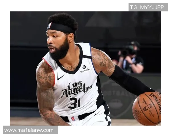 马库斯斯马特的篮球生涯与领导力:从新秀到球队核心的蜕变之路